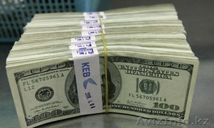 Warners финансового кредита службе на 2%